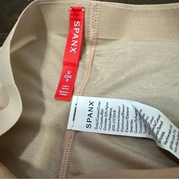 NWOTÂ Spanx Thinstincts 2.0âMid-Thigh Shorts - S - Picture 3 of 6